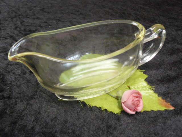 SOLID GLASS GREVY BOAT