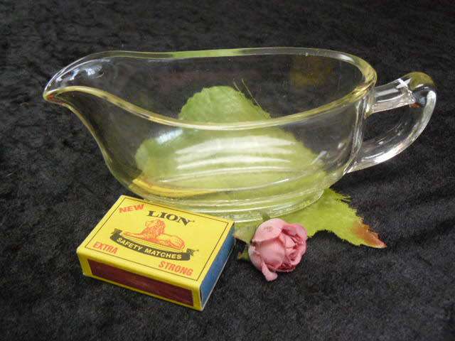SOLID GLASS GREVY BOAT