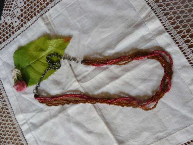 BEADDED NECKLACE