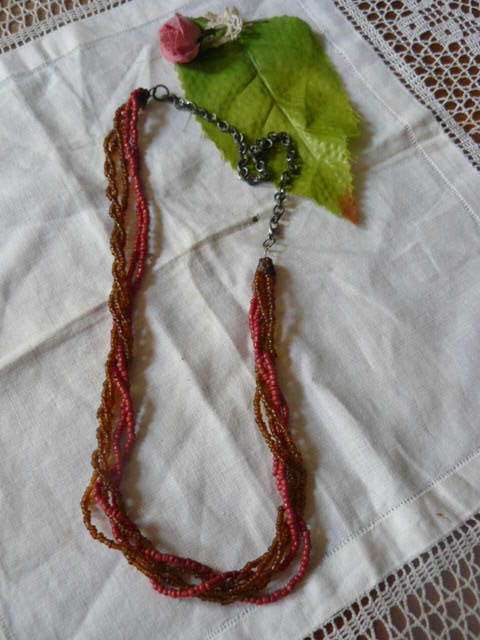 BEADDED NECKLACE