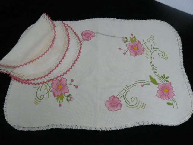 3 PIECE DOILIE SET COTTON