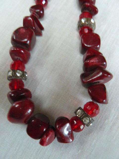 FASHION NECKLACE WITH STONE BEADS AND STRETCH BANGLE