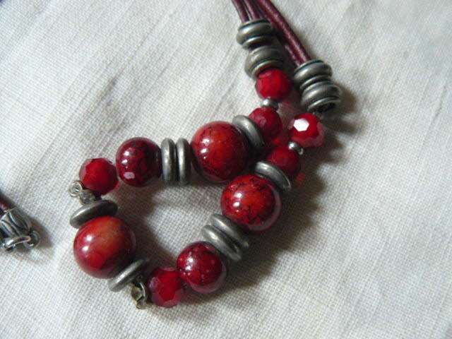 FASHION NECKLACE WIHT BEADS AND BLING