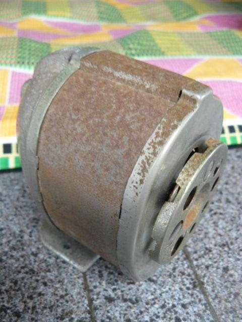 VINTAGE SCHOOL OLD PENCIL SHARPENER COLLECTABLE ITEM