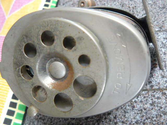 VINTAGE SCHOOL OLD PENCIL SHARPENER COLLECTABLE ITEM