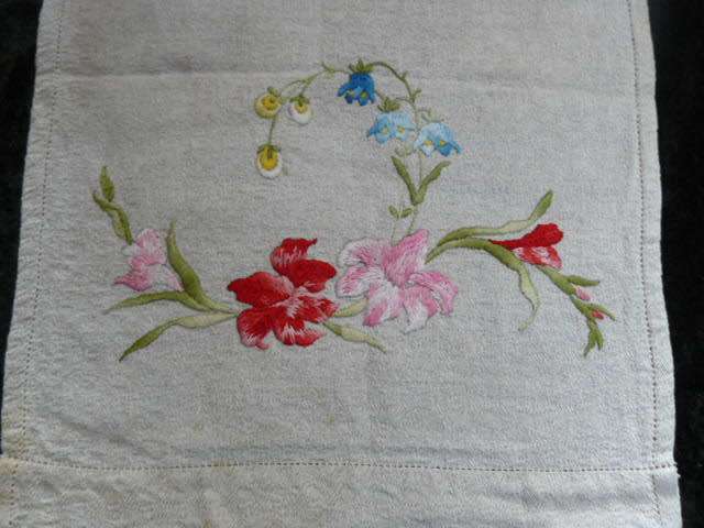 VINTAGE COTTON EMBROIDERED TRAY CLOTH CAN BE USED AS GUEST TOWEEL
