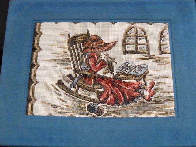 VINTAGE EMBROIDERED JEWELERY BOX WITH JEWELERLY AND ODD AND ENDS REDUCED WITH EXTREA!!!!!!!