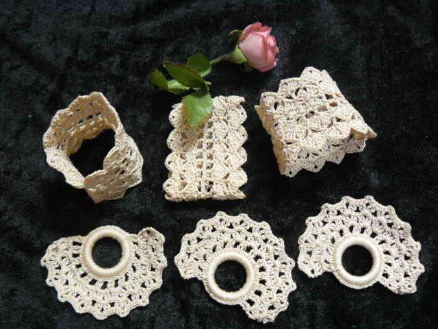 VINTAGE HAND CROCHETED SMALL SERVIETTE RINGS