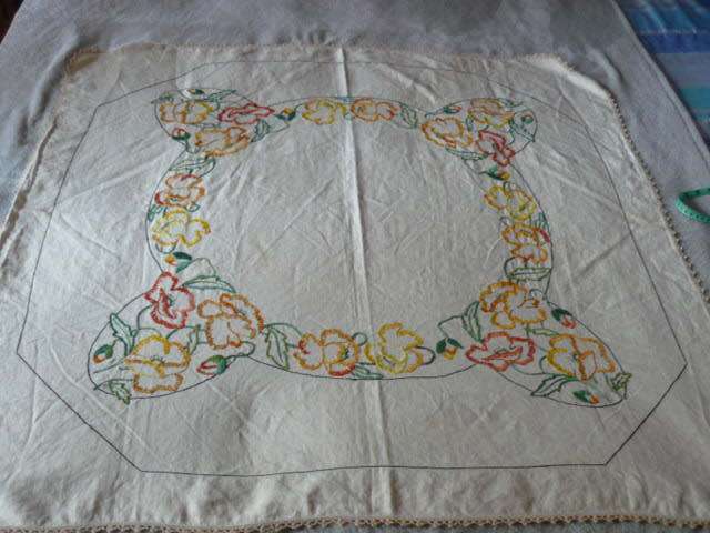 VINTAGE EMBROIDERED TABLE CLOTH WITH HAND CROCHETEDEDGE