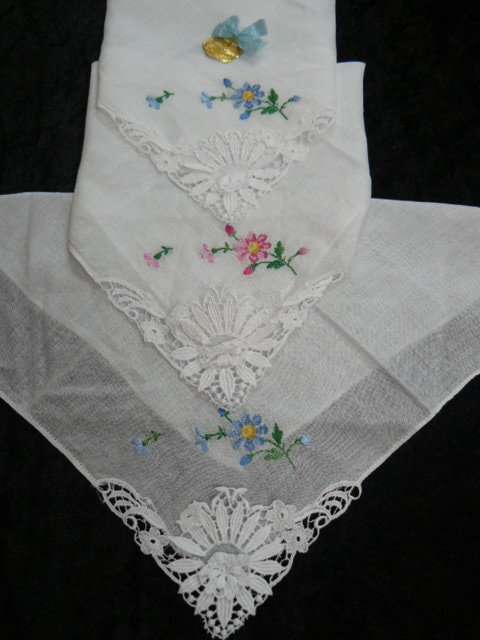 VINTAGE EMBROYDERED COTTON HANKIES X3 SWITZERLAND