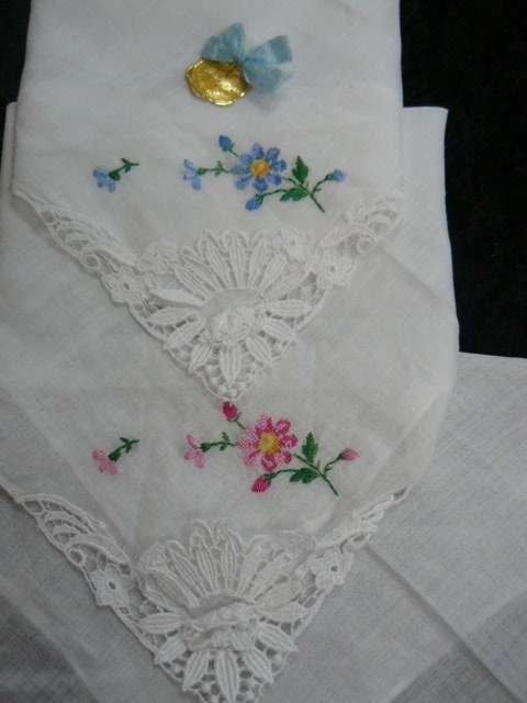 VINTAGE EMBROYDERED COTTON HANKIES X3 SWITZERLAND