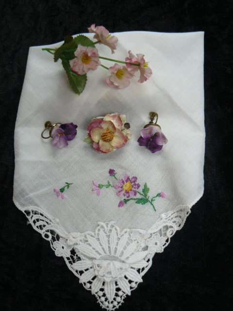 BROOCH VINTAGE PORCELAIN WITH EARRINGS STAMPED ENGLAND- FREE HANKIE NO DAMAGE LOVELY REDUCED !!!!!!!