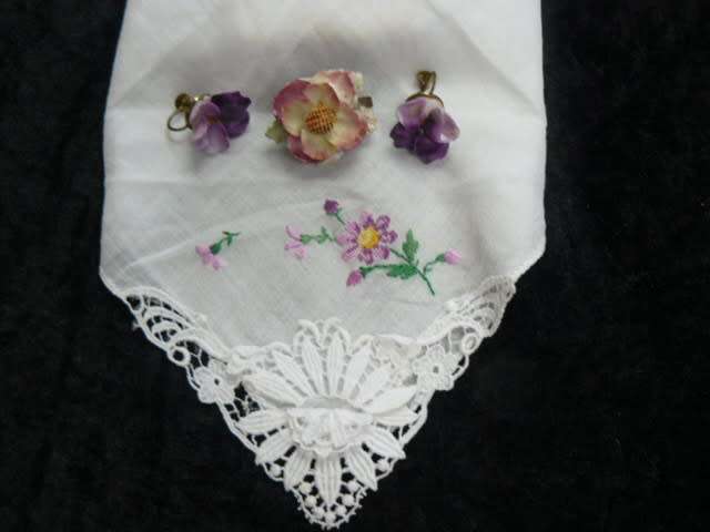 BROOCH VINTAGE PORCELAIN WITH EARRINGS STAMPED ENGLAND- FREE HANKIE NO DAMAGE LOVELY REDUCED !!!!!!!