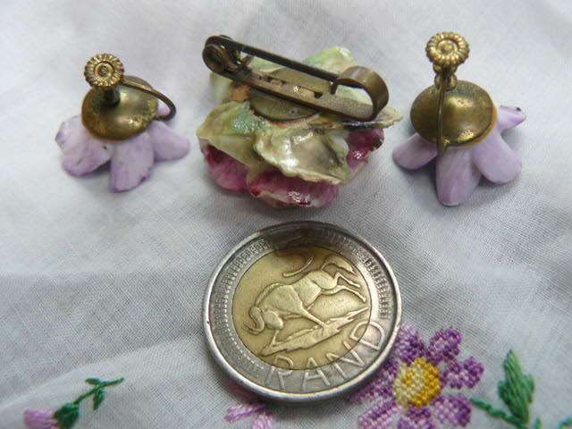 BROOCH VINTAGE PORCELAIN WITH EARRINGS STAMPED ENGLAND- FREE HANKIE NO DAMAGE LOVELY REDUCED !!!!!!!