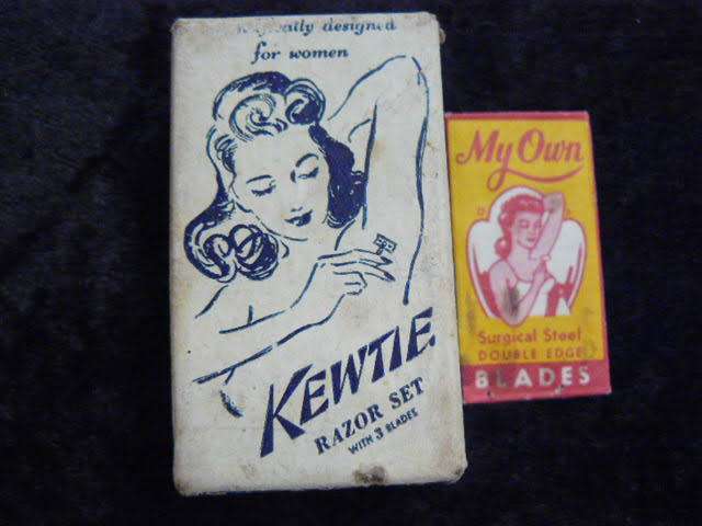 RAZORS X2 VINTAGE ONE IN MINIATURE ORIGINAL BOX WITH EXTRA BLADE