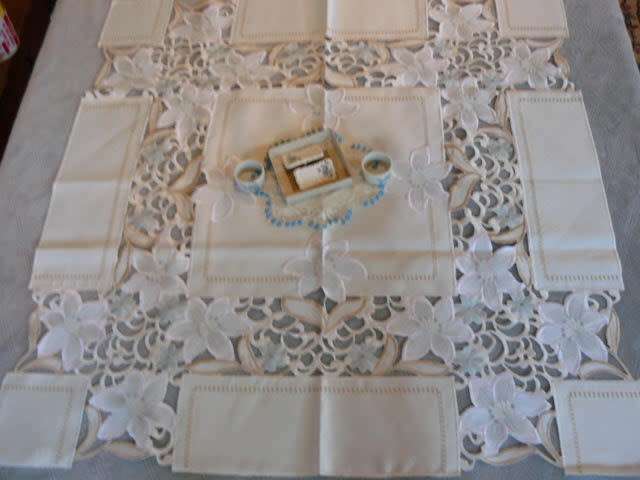 TABLE CLOTH NEW WITH JUG COVER, 2 SERVIETTE RINGS AND TABLE NAME TAGS PORCELAIN