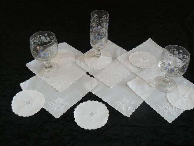 VINTAGE HAND EMBROIDERD COASTER - 6 X ROUND AND 6 X SQUARE