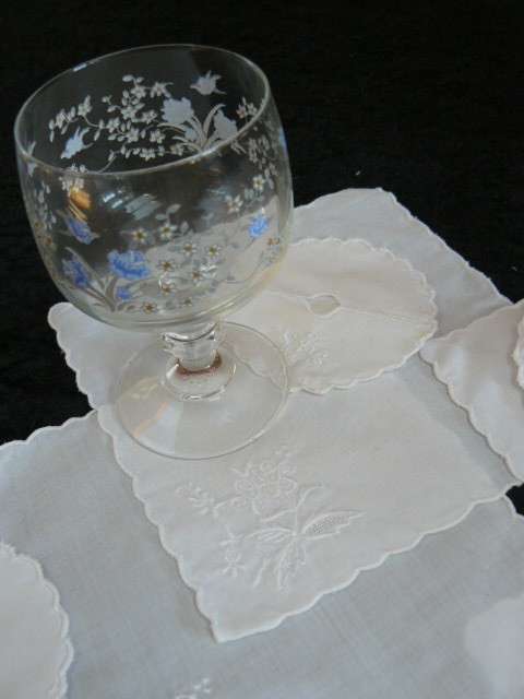 VINTAGE HAND EMBROIDERD COASTER - 6 X ROUND AND 6 X SQUARE