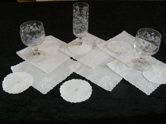 VINTAGE HAND EMBROIDERD COASTER - 6 X ROUND AND 6 X SQUARE