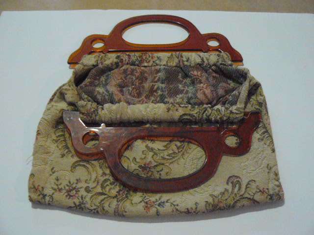 TAPESTRIE VINTAGE BAG FOR NEEDLEWORK?