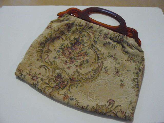 TAPESTRIE VINTAGE BAG FOR NEEDLEWORK?