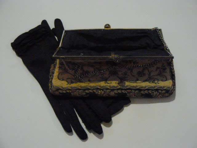 PETIT POINT VINTAGE TAPESTRIE BAG STUNNING WITH BLACK GLOVES