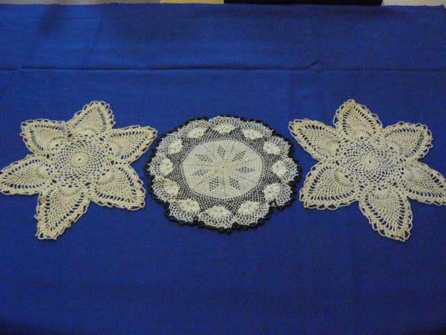 2 X VINTAGE HAND CROCHEDED COTTON DOLIES AND I 1 X VINTAGE JUG COVER