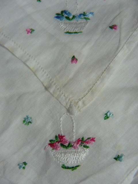 VINTAGE COTTON HAND EMBROIDERED HANKIES