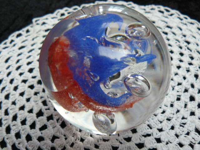 GLASS PAPER WEIGHT   STUNNING REDUCED!!!!!!!!!!