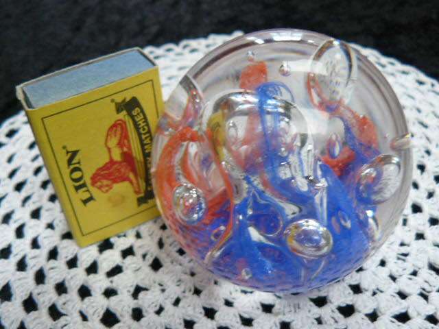 GLASS PAPER WEIGHT   STUNNING REDUCED!!!!!!!!!!