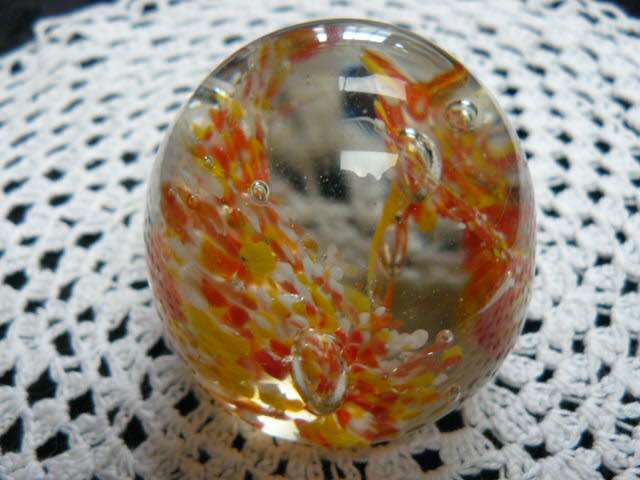 GLASS PAPER WEIGHT LOVELY
