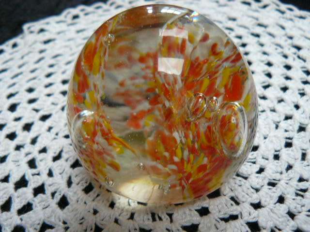 GLASS PAPER WEIGHT LOVELY