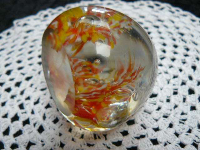 GLASS PAPER WEIGHT LOVELY
