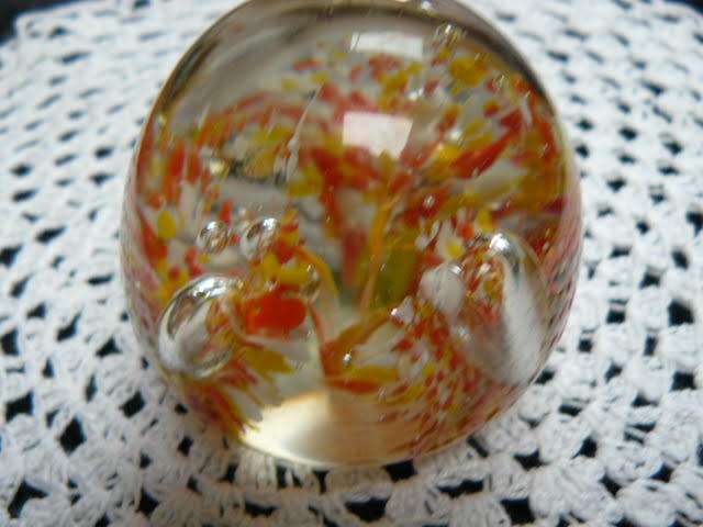 GLASS PAPER WEIGHT LOVELY