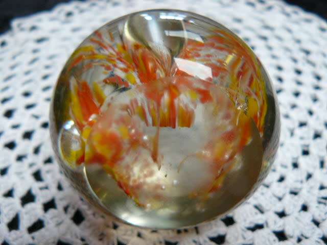 GLASS PAPER WEIGHT LOVELY