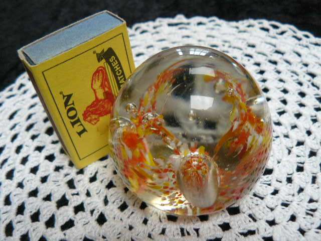 GLASS PAPER WEIGHT LOVELY