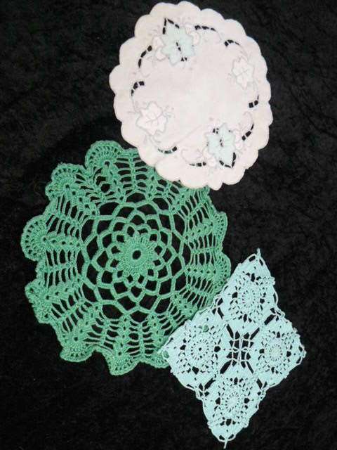 DOILIES VINTAGE X 3