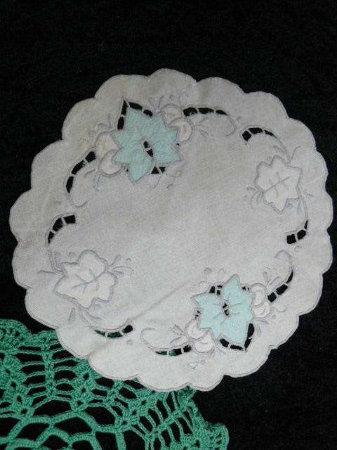 DOILIES VINTAGE X 3