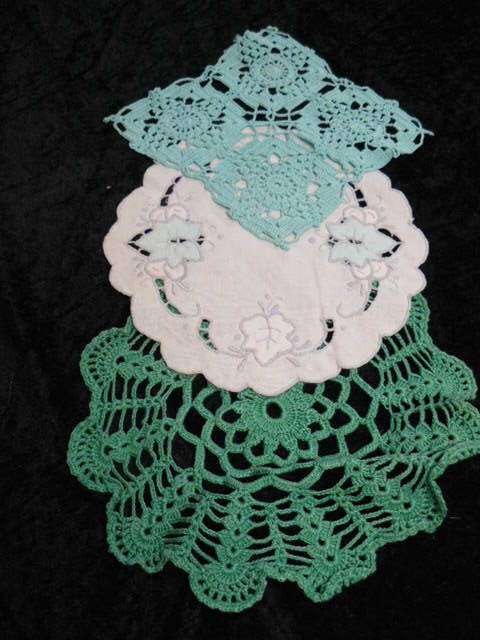 DOILIES VINTAGE X 3