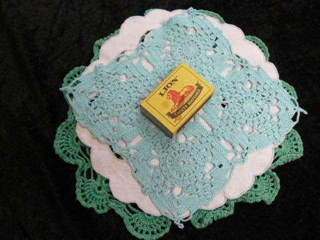 DOILIES VINTAGE X 3