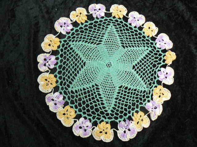 DOILIE VINTAGE COTTON HAND CROCHETED LOVELY 28 CM