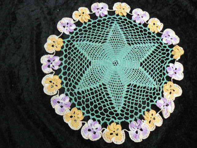 DOILIE VINTAGE COTTON HAND CROCHETED LOVELY 28 CM