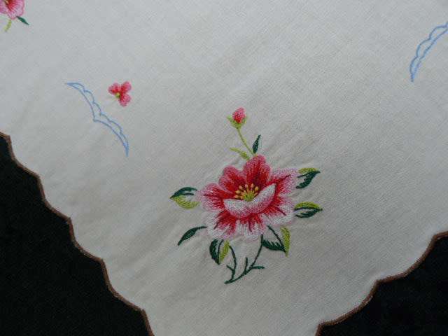CROSS STITCH TRAY CLOTH COTTON WITHHANDCROCHETED EDGE LOVELY