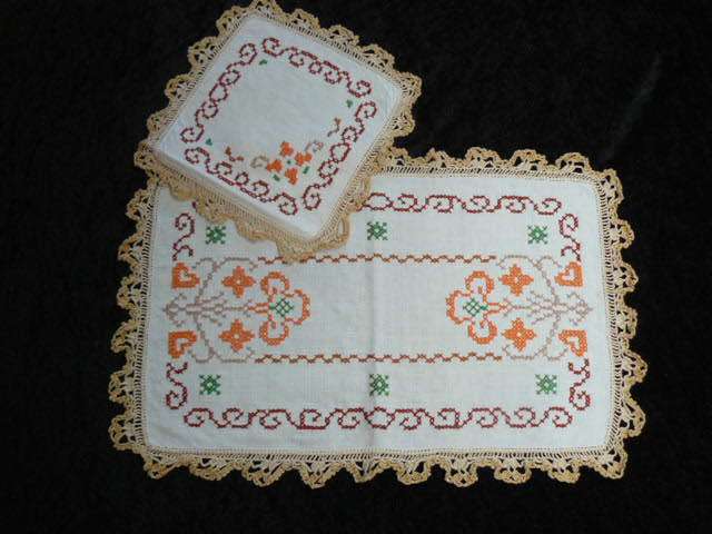 CROSS STITCH VINTAGE COTTON DOILIE SET WITH HAND CROCHETED EDGE