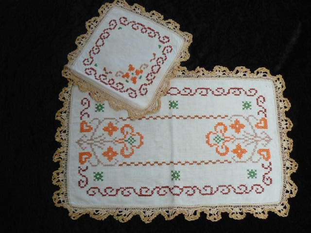 CROSS STITCH VINTAGE COTTON DOILIE SET WITH HAND CROCHETED EDGE