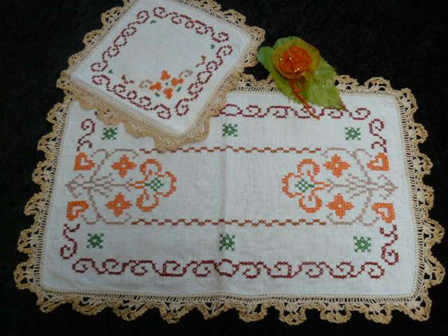 CROSS STITCH VINTAGE COTTON DOILIE SET WITH HAND CROCHETED EDGE