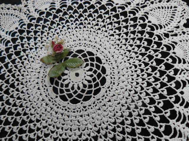DOILIE VINTAGE COTTON HAND CROCHETED 40 CM