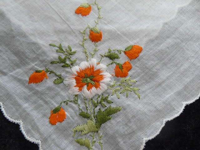 VINTAGE HAND EMBROIDERED COTTON HANKIES