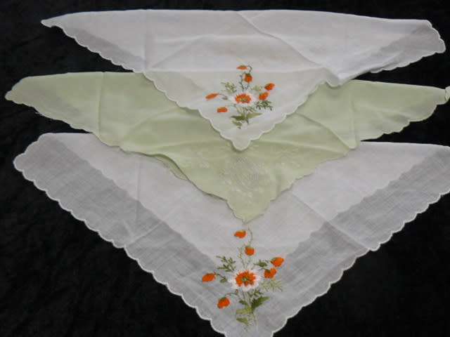 VINTAGE HAND EMBROIDERED COTTON HANKIES