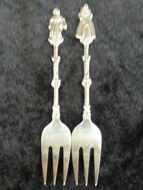 SILVER TONED PICKLE FORKS